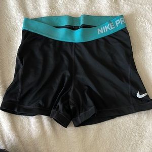 NIKE BLACK SHORTS MEDIUM